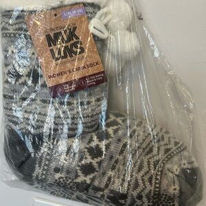 Muk Luks Women's Green/ gray and White Cabin Socks